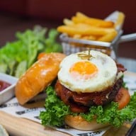 MoMo Cafe (Courtyard by Marriott Bangkok)