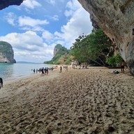 หาดถ้ำพระนาง