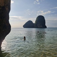 หาดถ้ำพระนาง