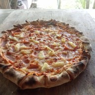 พิซซ่าเตาฟืน บ้านไร่-ริมนา