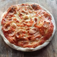 พิซซ่าเตาฟืน บ้านไร่-ริมนา