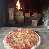 พิซซ่าเตาฟืน บ้านไร่-ริมนา
