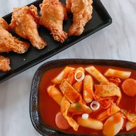 ไก่ทอดเกาหลีโซลจู Tteok and Fried by Seoul Ju