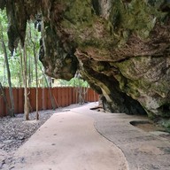 หาดถ้ำพระนาง
