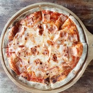 พิซซ่าเตาฟืน บ้านไร่-ริมนา