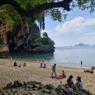 หาดถ้ำพระนาง