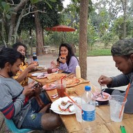 พิซซ่าเตาฟืน บ้านไร่-ริมนา