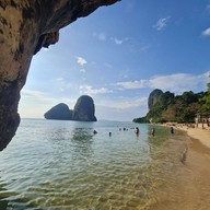 หาดถ้ำพระนาง