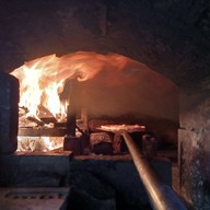 พิซซ่าเตาฟืน บ้านไร่-ริมนา