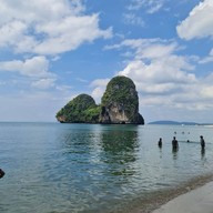 หาดถ้ำพระนาง