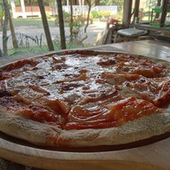 พิซซ่าเตาฟืน บ้านไร่-ริมนา