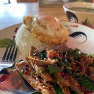 กะเพราขุนช้าง  จริงใจวิลเลจ