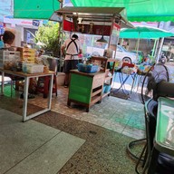บรรยากาศ ข้าวขาหมูสาธร