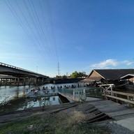 สวนอาหารเรือสำราญซุ้มป่าสัก