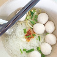 ก๋วยเตี๋ยวต้มยำ จู ก๋วยเตี๋ยวลูกชิ้นน้ำใส