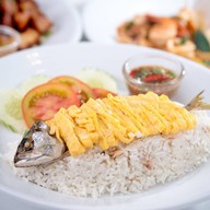 เมนูของร้าน บ้านกลางซอย สวนมะลิ