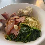 เมนูของร้าน ฟู่ บะหมี่ปู เกี๊ยวกุ้ง หมูแดง หมูกรอบ รัชดาภิเษก-ท่าพระ