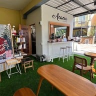 บรรยากาศ ACACIA Coffee House - บ้าน กาแฟ อาเคเซีย หมู่บ้านโกลเด้นทาวน์ศรีราชา-อัสสัมชัญ ถ.เก้ากิโล