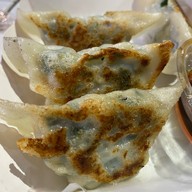 เกี๊ยวซ่าทอดน้ำ Pan-Fried Gyoza by Suesue gyoza – ซือซือเกี๊ยวซ่า เอเชียทีค เดอะ ริเวอร์ฟรอนท์