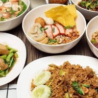 ป้าติ๊ก ก๋วยเตี๋ยวลูกชิ้นน้ำใส-อาหารตามสั่ง สมุทรปราการ (Samut Prakan)