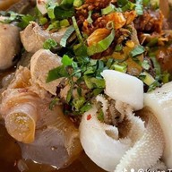 ร้านก๋วยเตี๋ยวเรือบ้านไผ่ พันเสด็จใน