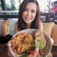 Tree Tales Cafe พัทยา นาเกลือ