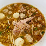 ต้นม่วงก๋วยเตี๋ยวต้มยำกระดูกหมู สาขา2 เส้นไปรษณีย์หาดใหญ่