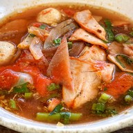 ก๋วยเตี๋ยวป้าแหม่ม วัดครุฑธาราม