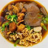 ก๋วยเตี๋ยวไก่ตุ๋น เด่งบุญเชียว