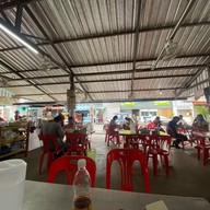ต้นม่วงก๋วยเตี๋ยวต้มยำกระดูกหมู สาขา2 เส้นไปรษณีย์หาดใหญ่