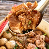 ก๋วยเตี๋ยวป้าแหม่ม วัดครุฑธาราม