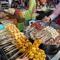 ร้านป้านิด ลูกชิ้นยืนกิน