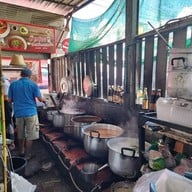 บรรยากาศ ข้าวซอย ลุงประกิจกาดก้อม