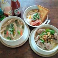 หมูปิ้ง จันทร์เจ้าขา หน้าโสภาแมนชั่น