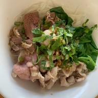 เรือตุ๋นหม้อไฟ หน้า ม.ราชภัฏบ้านดู่