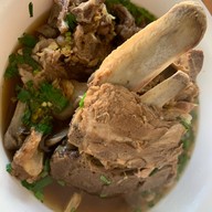 เรือตุ๋นหม้อไฟ หน้า ม.ราชภัฏบ้านดู่