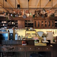 petit peyton traveloque cafe