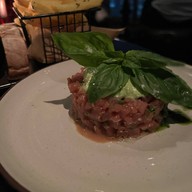 Scarlett Wine Bar & Restaurant โรงแรมพูลแมน จี สีลม