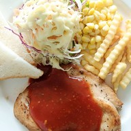 ไผ่โอชะ (หน้าปากทางเข้าโรงเรียนกิตติวิทยา)