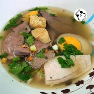 เมนูของร้าน ก๋วยจั๊บน้ำข้นเจ้าเก่าโคลิเซียม -