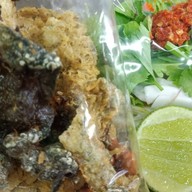 ร้านน้ำพริก และ ยำปลาดุกฟู สรงประภา 14