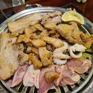 เมนูของร้าน Woori ในเมือง