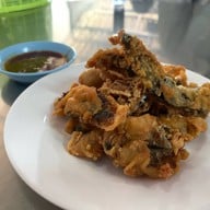 เมนูของร้าน ก๋วยเตี๋ยวลูกชิ้นปลานายหอย