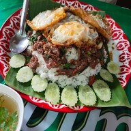 เมนูของร้าน กะเพราถาดเบ้อเร้อ