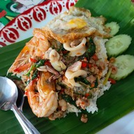 เมนูของร้าน กะเพราถาดเบ้อเร้อ