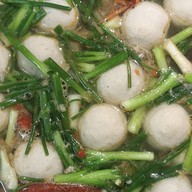 กะเพราแซ่บ สตอ อยู่ในอาคาร Thana Place