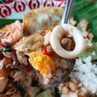 เมนูของร้าน กะเพราถาดเบ้อเร้อ