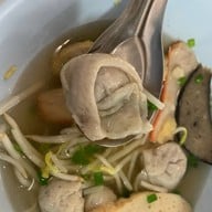 เมนูของร้าน ก๋วยเตี๋ยวลูกชิ้นปลานายหอย