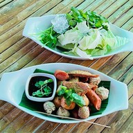 เมนูของร้าน อุ๊ลูกชิ้นทอด