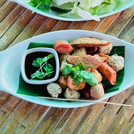 เมนูของร้าน อุ๊ลูกชิ้นทอด